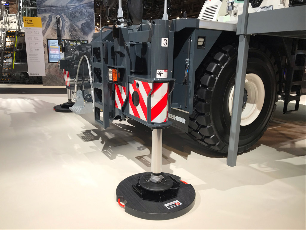 DICA SUper Duty Outrigger Pads in-use